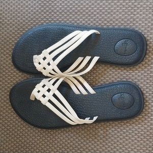 Sanuk women's Yoga Salty Sandals/Flip Flops